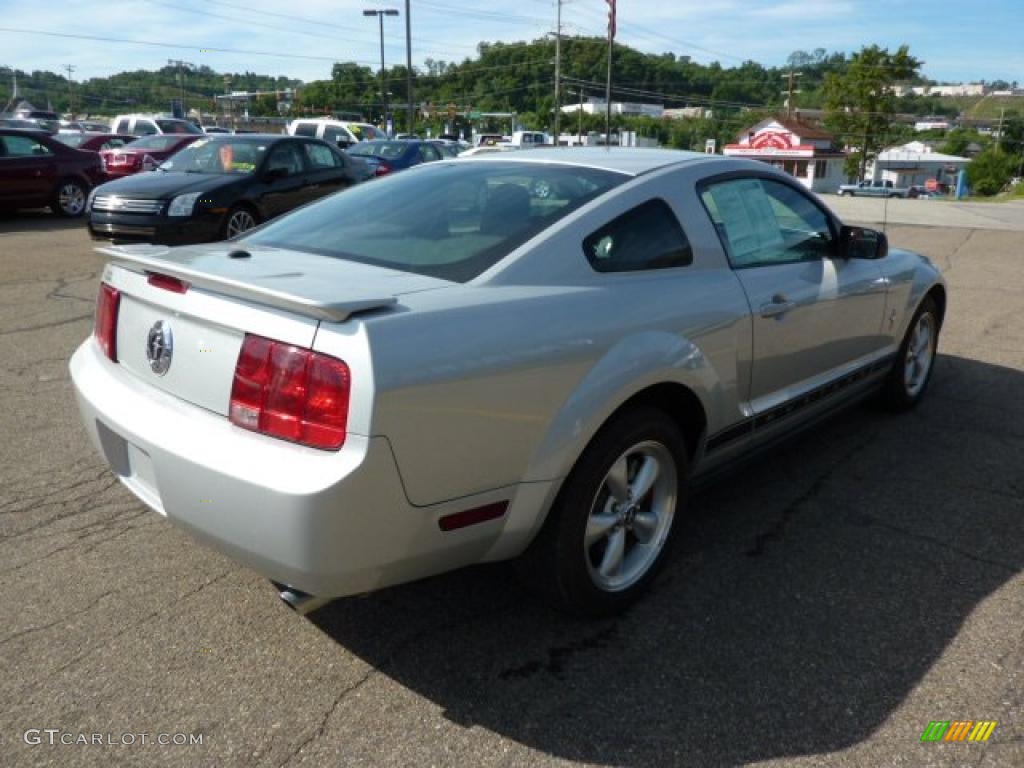 2007 Mustang V6 Deluxe Coupe - Satin Silver Metallic / Dark Charcoal photo #4