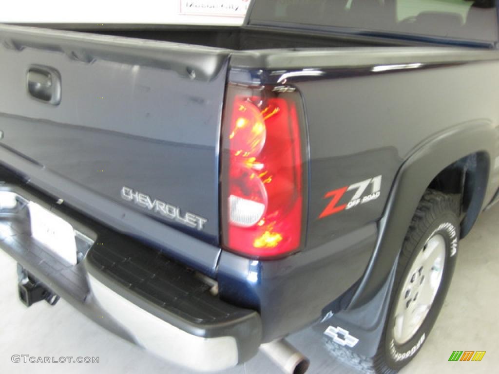 2005 Silverado 1500 Z71 Crew Cab 4x4 - Dark Blue Metallic / Medium Gray photo #9