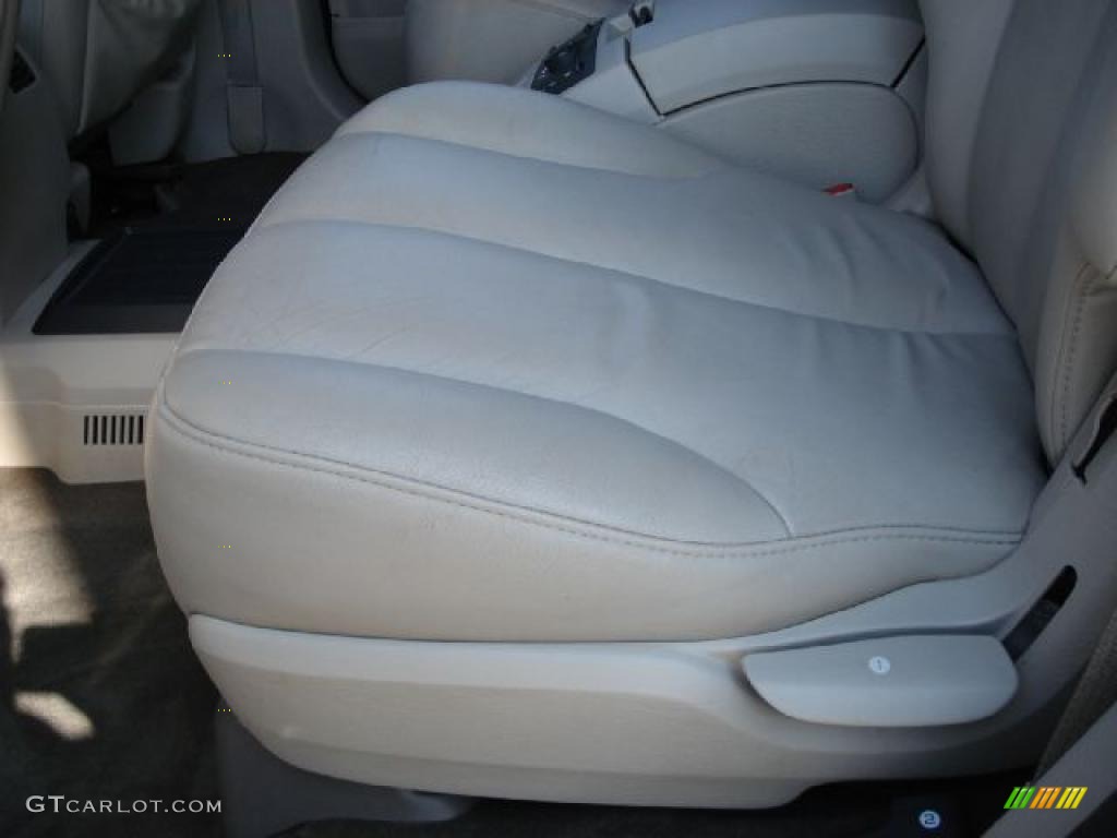 2004 Pacifica AWD - Stone White / Light Taupe photo #12