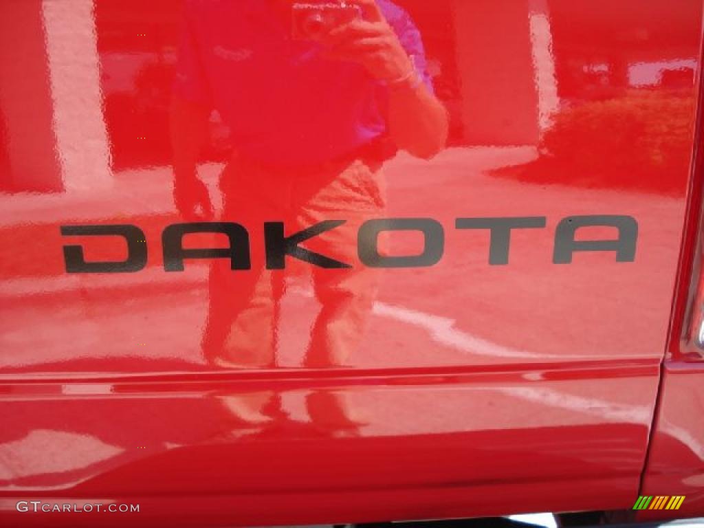 2004 Dakota Sport Club Cab 4x4 - Flame Red / Dark Slate Gray photo #31