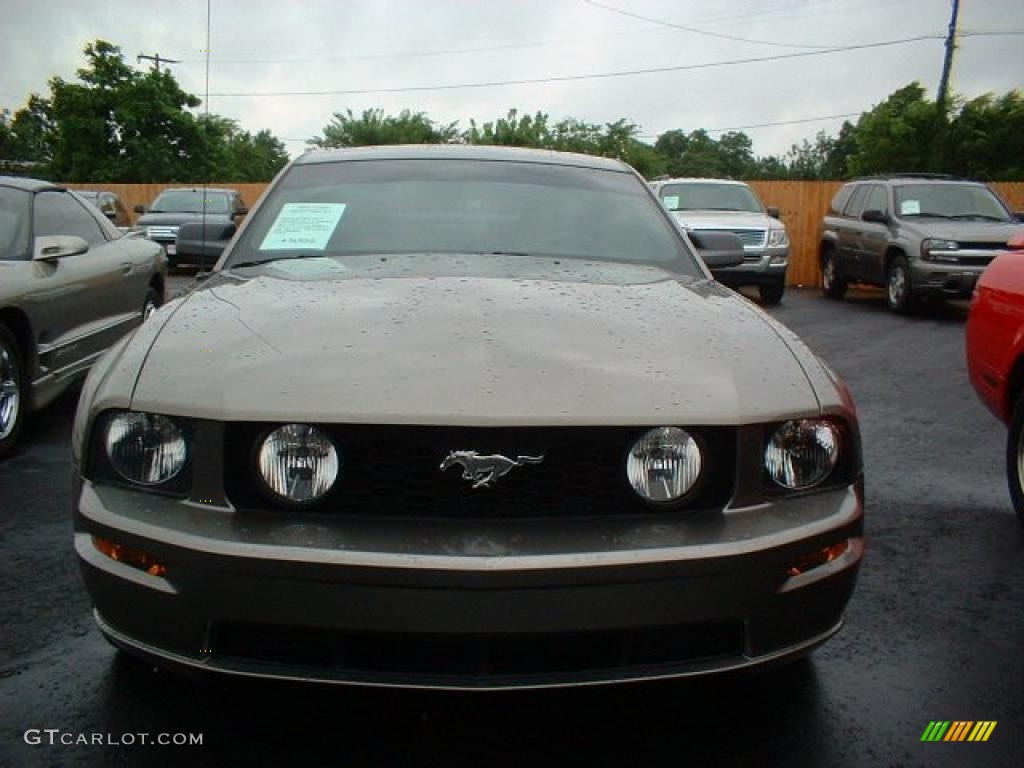 2005 Mustang GT Premium Coupe - Mineral Grey Metallic / Dark Charcoal photo #2