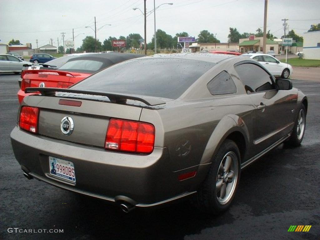 2005 Mustang GT Premium Coupe - Mineral Grey Metallic / Dark Charcoal photo #4