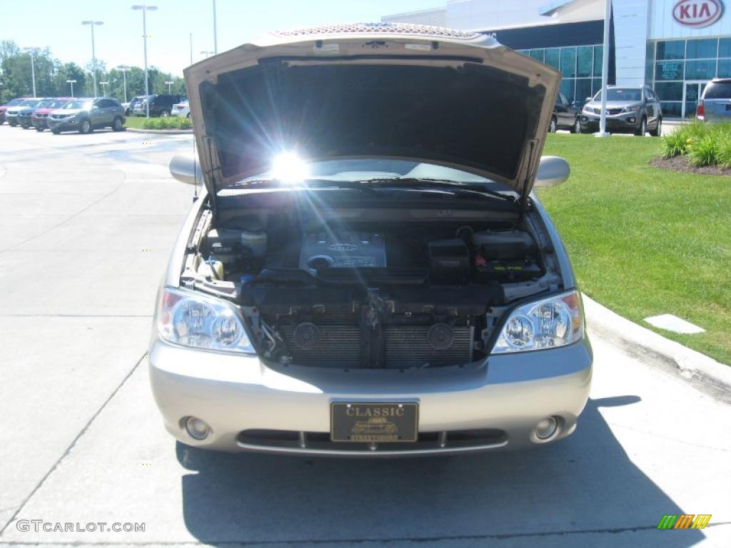 2005 Sedona LX - Silky Beige Metallic / Beige photo #13