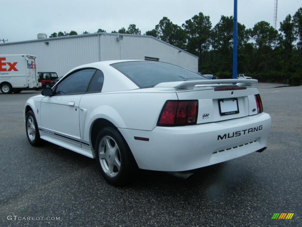 2001 Mustang V6 Coupe - Oxford White / Dark Charcoal photo #3