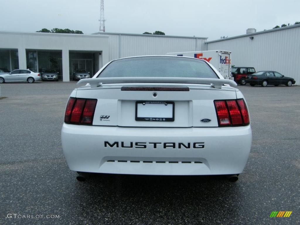 2001 Mustang V6 Coupe - Oxford White / Dark Charcoal photo #4