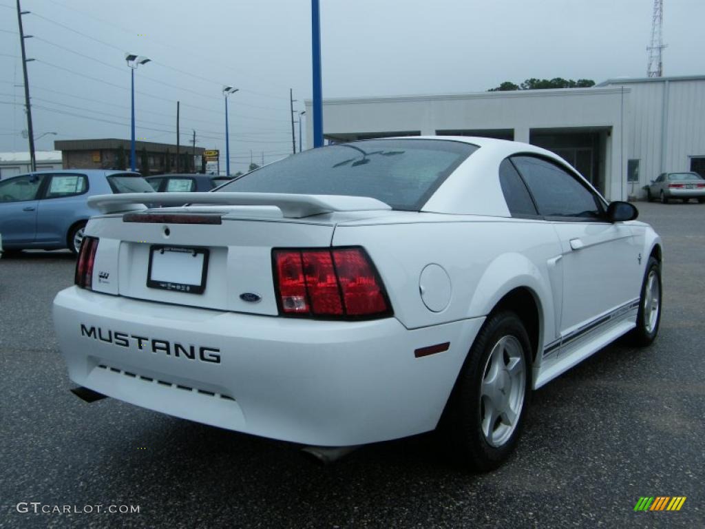 2001 Mustang V6 Coupe - Oxford White / Dark Charcoal photo #5