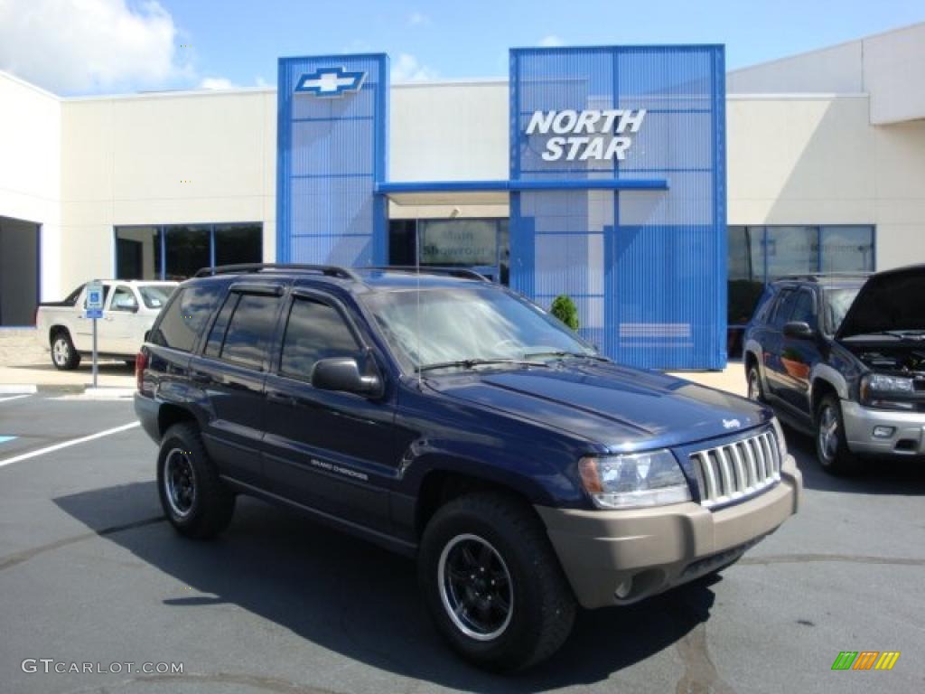 2004 Grand Cherokee Laredo 4x4 - Midnight Blue Pearl / Taupe photo #1