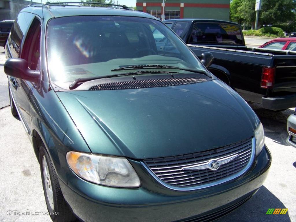 2001 Town & Country Limited - Shale Green Metallic / Taupe photo #2