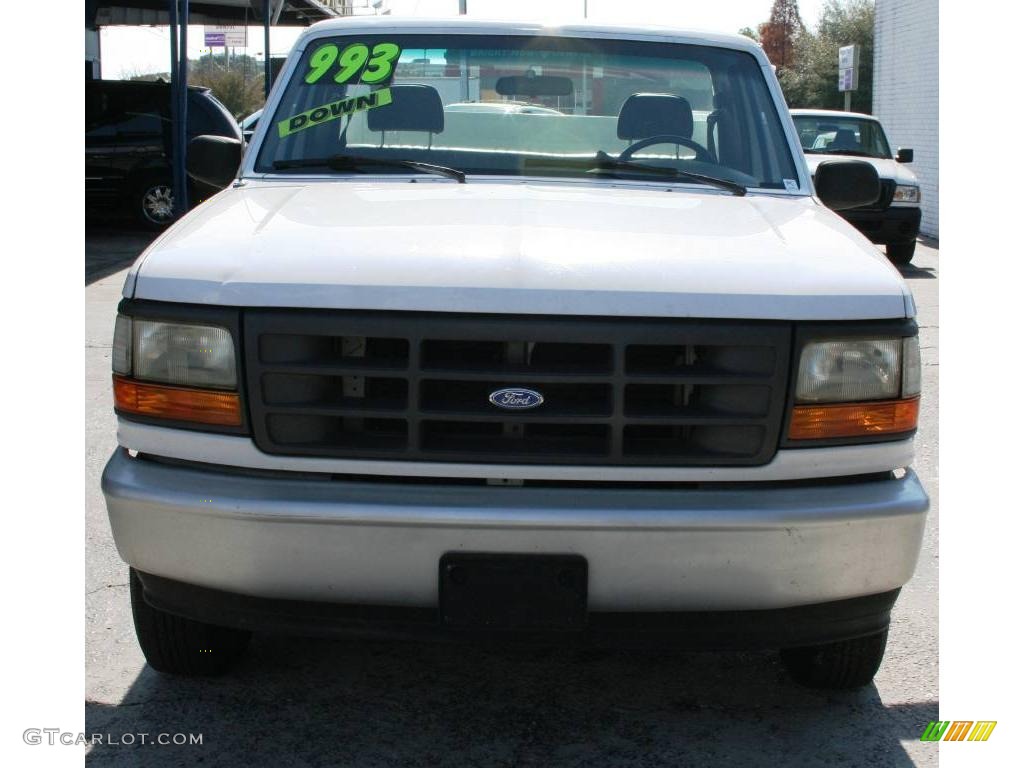 1994 F250 XL Regular Cab Chassis Utility - White / Tan photo #2