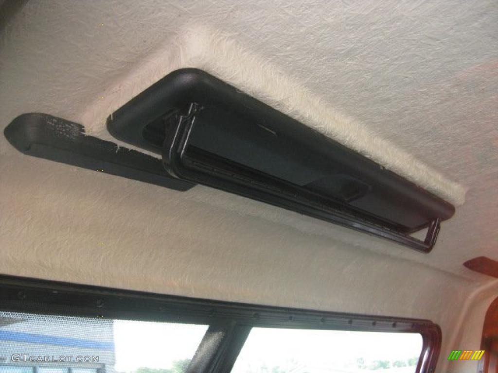 2005 F150 King Ranch SuperCrew 4x4 - Oxford White / Castano Brown Leather photo #24