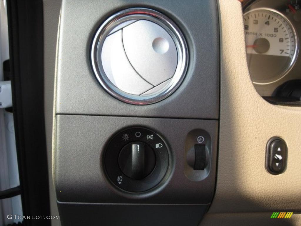 2005 F150 King Ranch SuperCrew 4x4 - Oxford White / Castano Brown Leather photo #31
