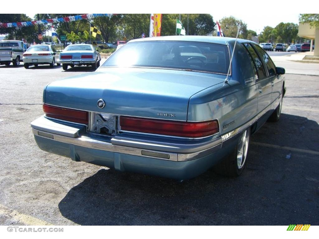 1992 Roadmaster Limited - Medium Sapphire Blue Metallic / Blue photo #4