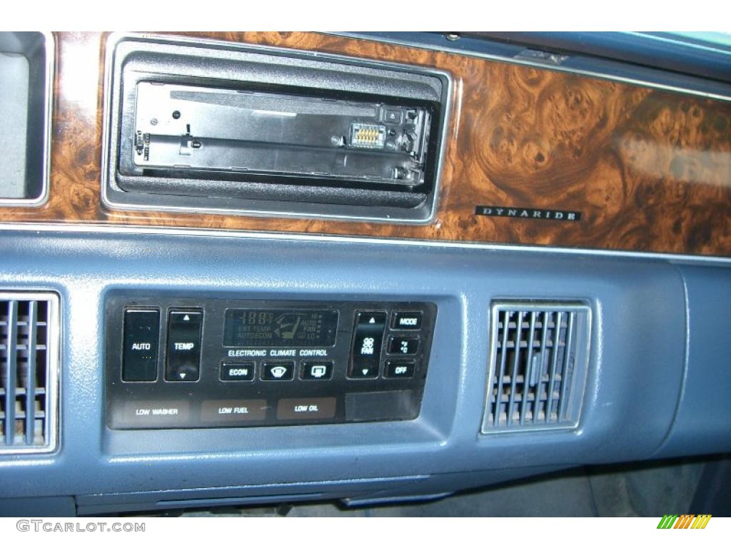 1992 Roadmaster Limited - Medium Sapphire Blue Metallic / Blue photo #11