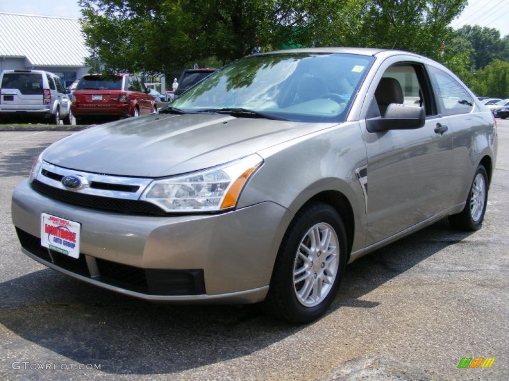 2008 Focus SE Coupe - Vapor Silver Metallic / Charcoal Black photo #1