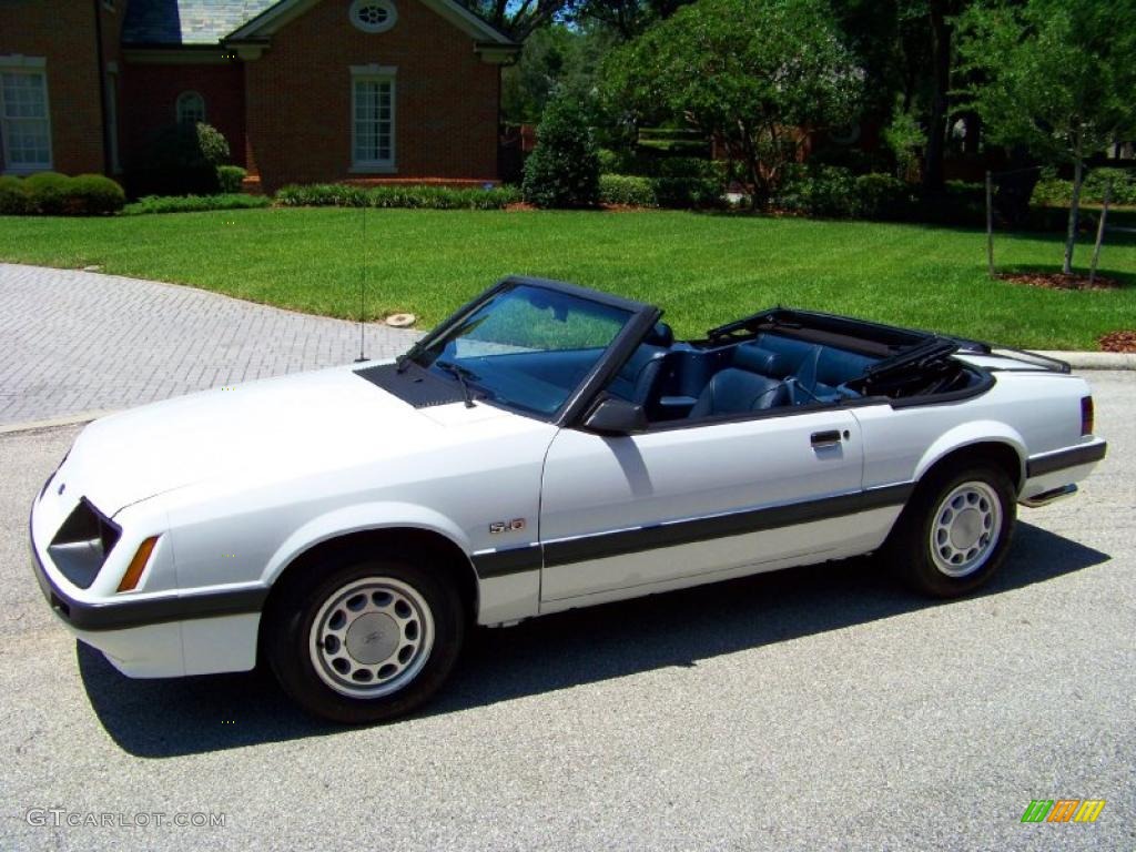 1985 Mustang GT Convertible - Oxford White / Blue photo #9