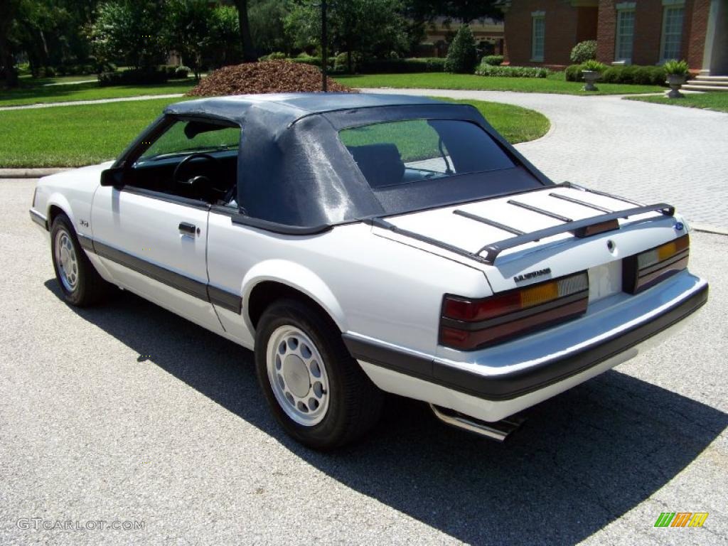 1985 Mustang GT Convertible - Oxford White / Blue photo #48