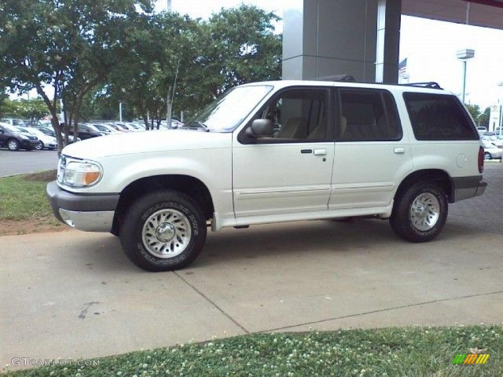 1999 Explorer XLT 4x4 - Oxford White / Medium Prairie Tan photo #18