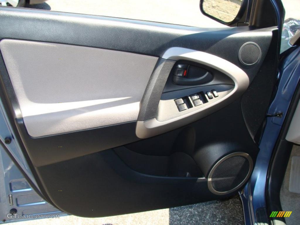 2006 RAV4  - Pacific Blue Metallic / Ash photo #15