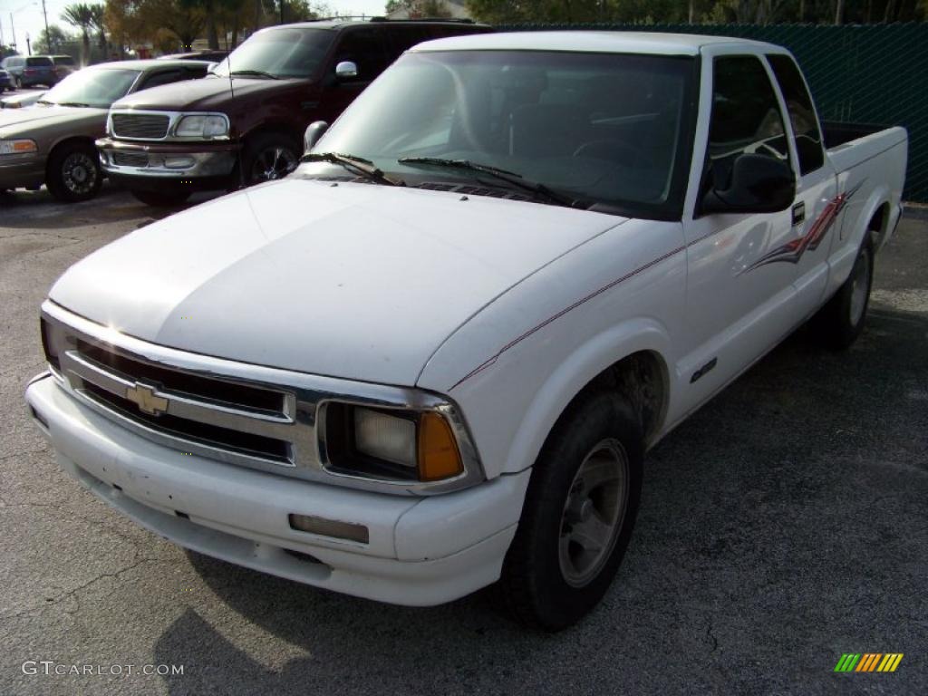 1997 Olympic White Chevrolet S10 Ls Extended Cab 32391860