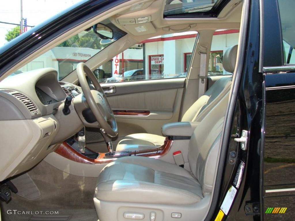 2004 Camry XLE - Black / Taupe photo #13