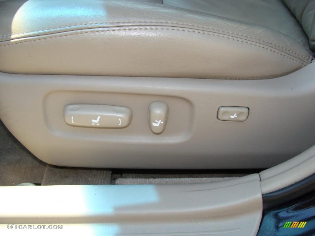 2004 Camry XLE - Black / Taupe photo #14