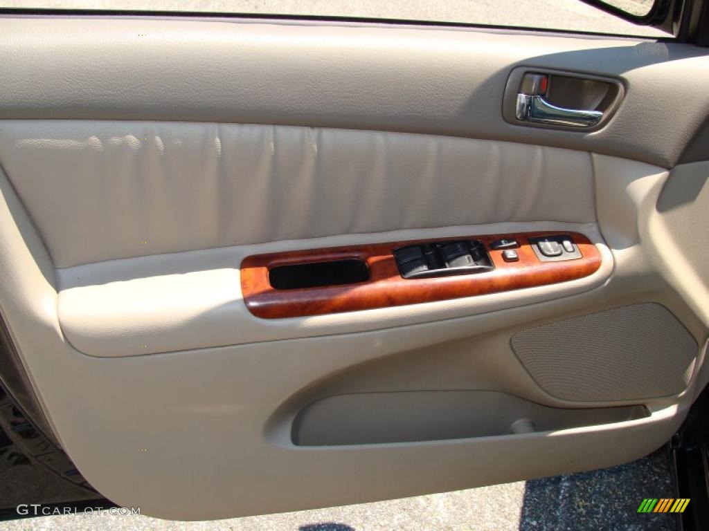 2004 Camry XLE - Black / Taupe photo #15