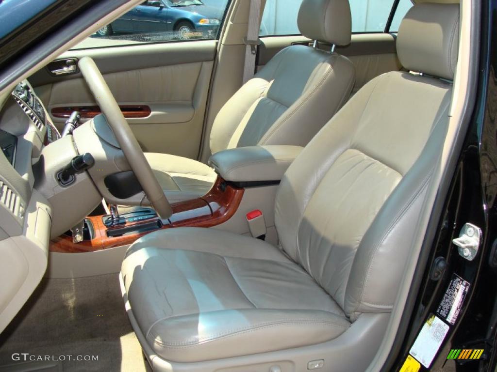 2004 Camry XLE - Black / Taupe photo #16