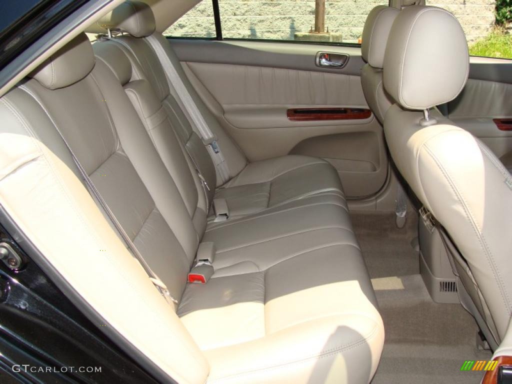 2004 Camry XLE - Black / Taupe photo #20