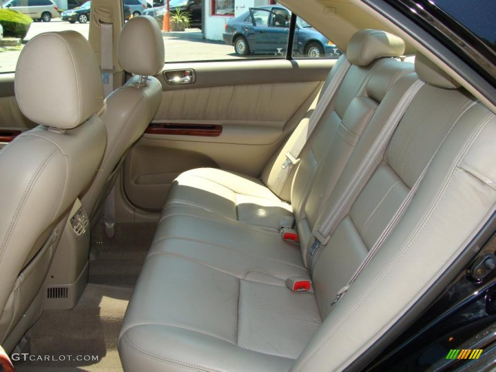 2004 Camry XLE - Black / Taupe photo #22