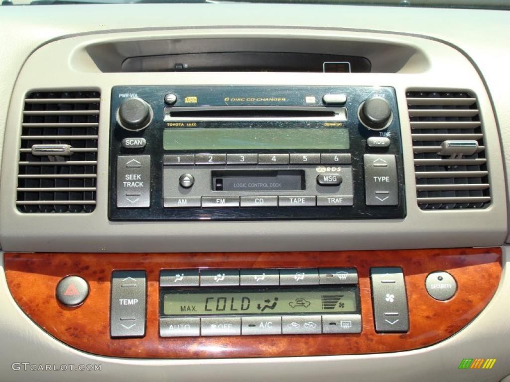 2004 Camry XLE - Black / Taupe photo #24