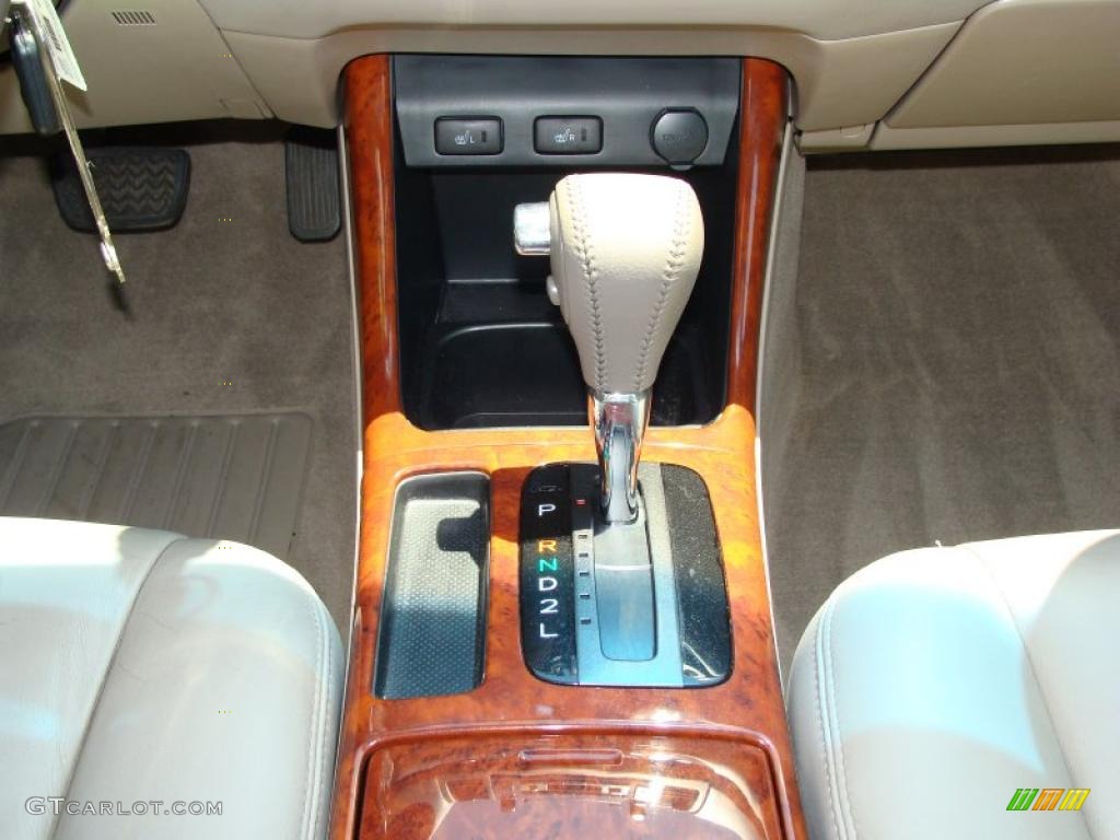 2004 Camry XLE - Black / Taupe photo #25