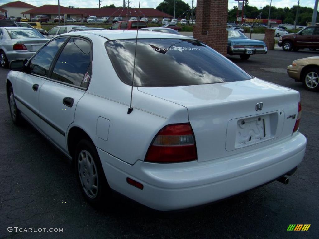 1994 Accord DX Sedan - Frost White / Beige photo #7