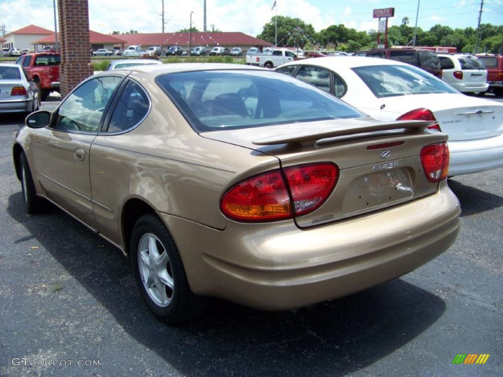1999 Alero GL Coupe - Gold Metallic / Neutral photo #5