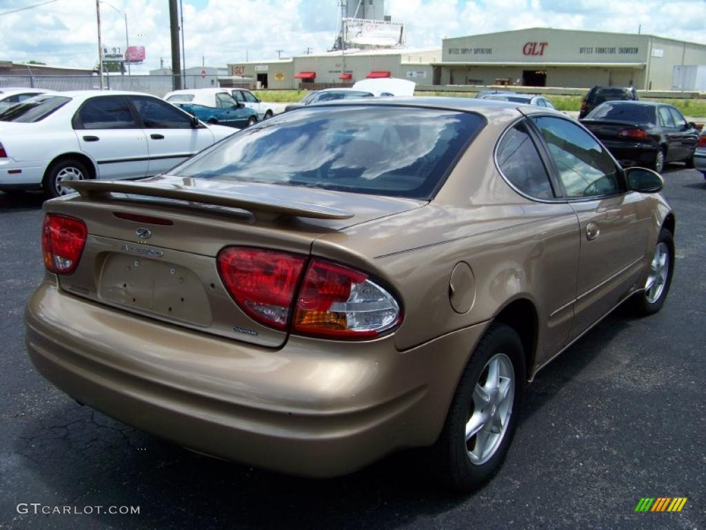 1999 Alero GL Coupe - Gold Metallic / Neutral photo #6