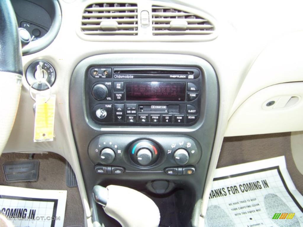 1999 Alero GL Coupe - Gold Metallic / Neutral photo #10