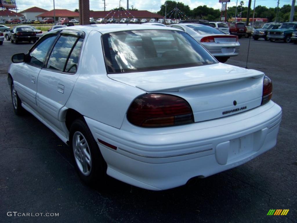1997 Grand Am SE Sedan - Bright White / Graphite photo #5