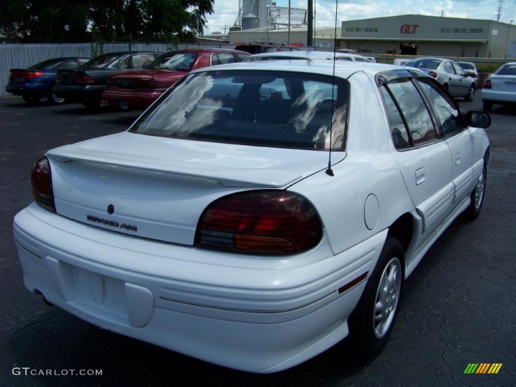 1997 Grand Am SE Sedan - Bright White / Graphite photo #7