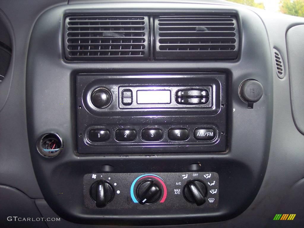 2003 Ranger XL Regular Cab - Oxford White / Dark Graphite photo #16