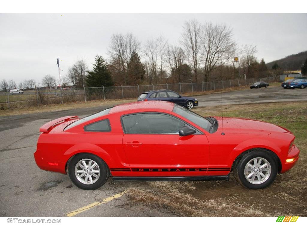 2006 Mustang V6 Deluxe Coupe - Torch Red / Dark Charcoal photo #4