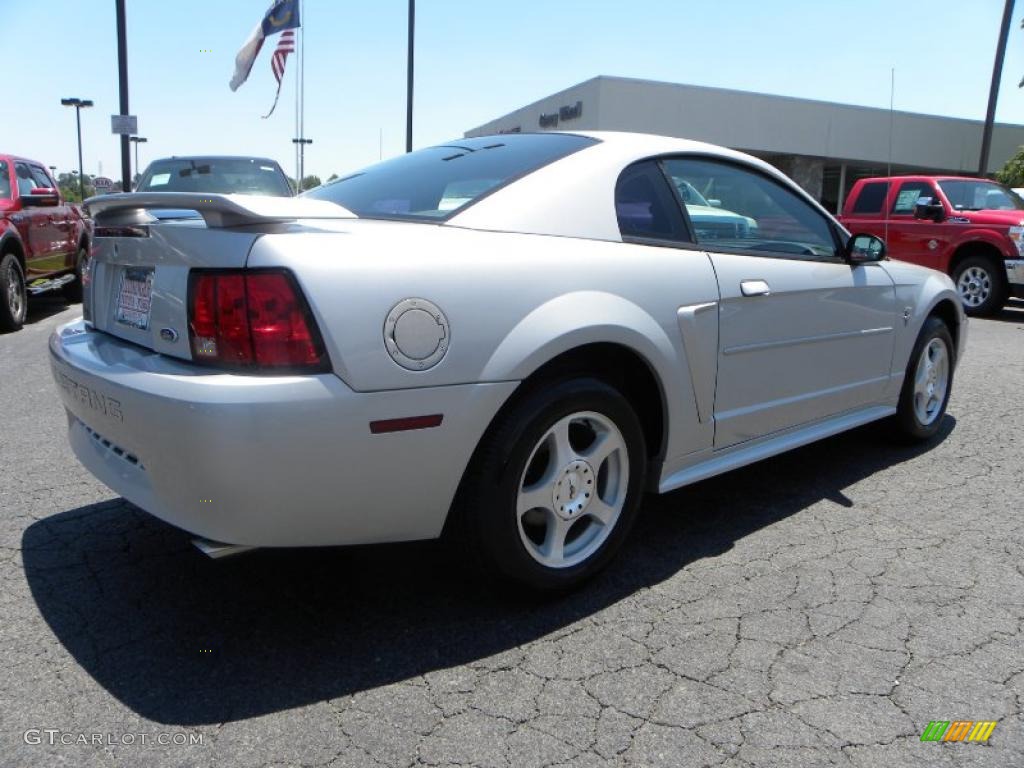 2003 Mustang V6 Coupe - Silver Metallic / Medium Graphite photo #3