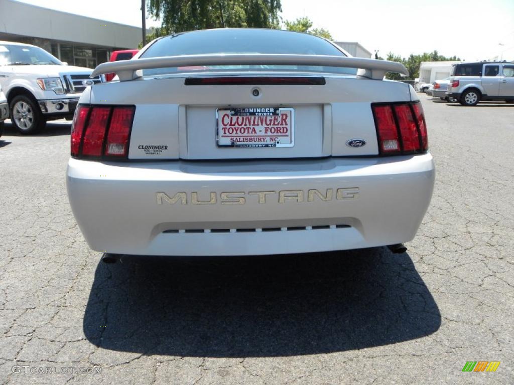 2003 Mustang V6 Coupe - Silver Metallic / Medium Graphite photo #4