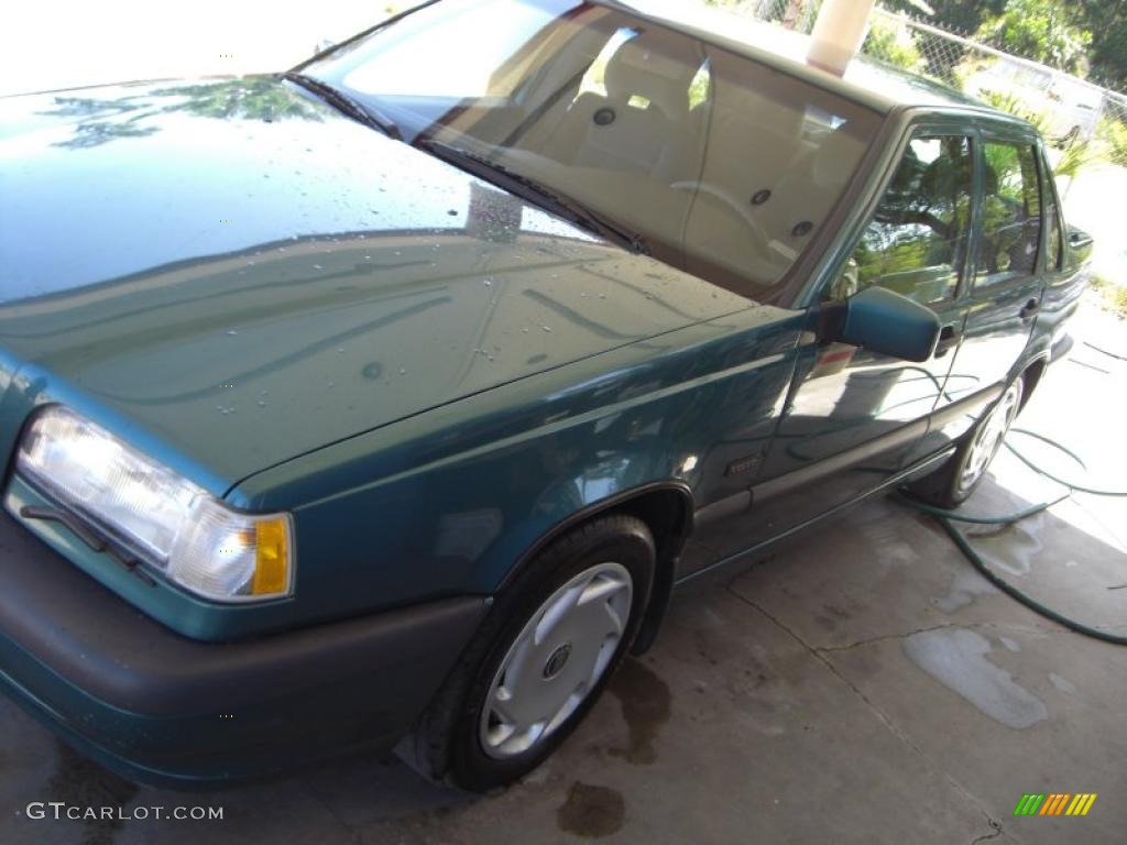 1995 850 Sedan - Classic Green / Off Black photo #1