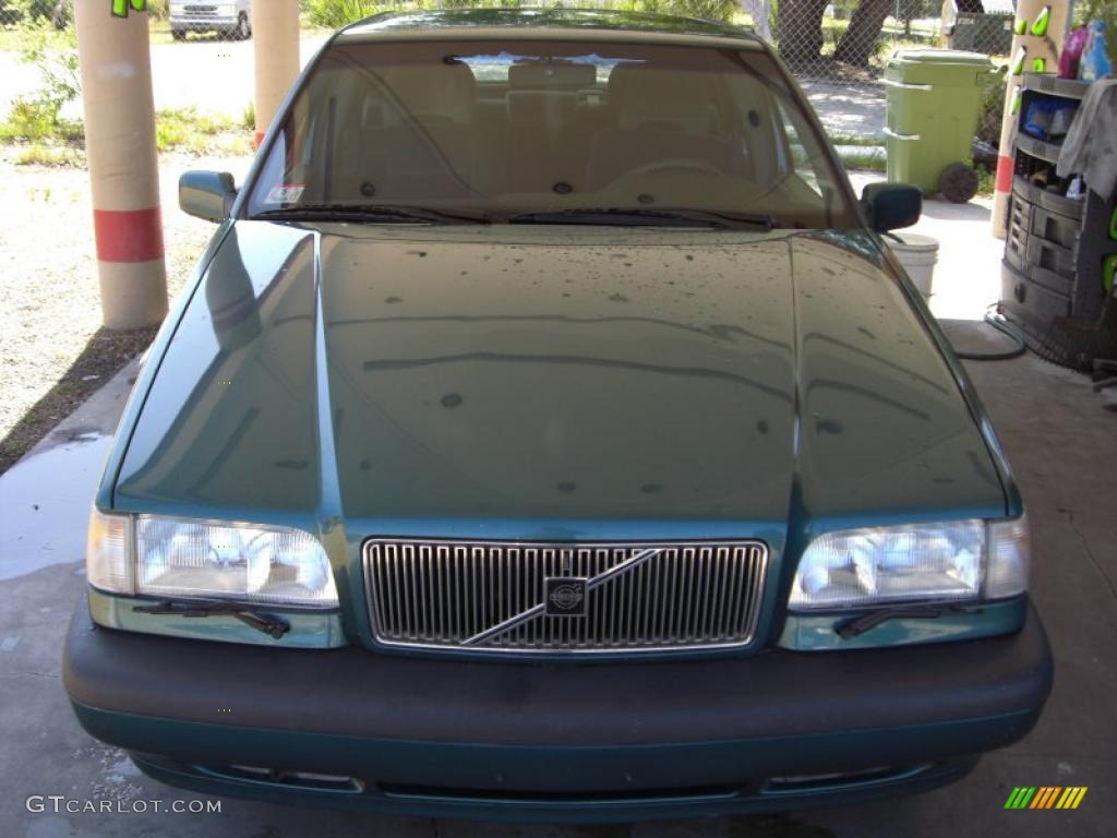 1995 850 Sedan - Classic Green / Off Black photo #2