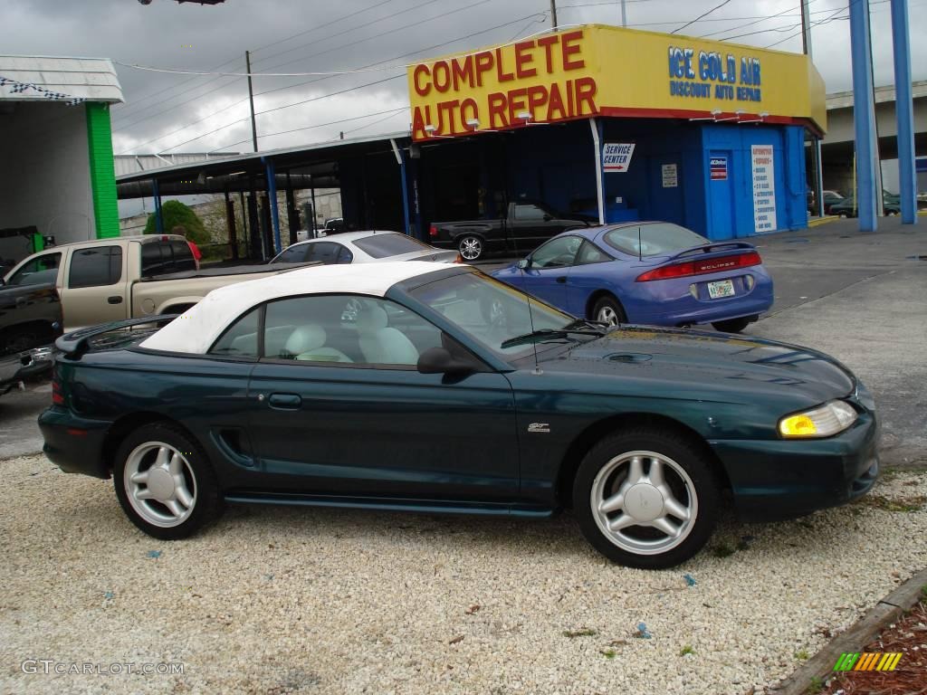 1994 Mustang GT Convertible - Deep Forest Green Metallic / White photo #5