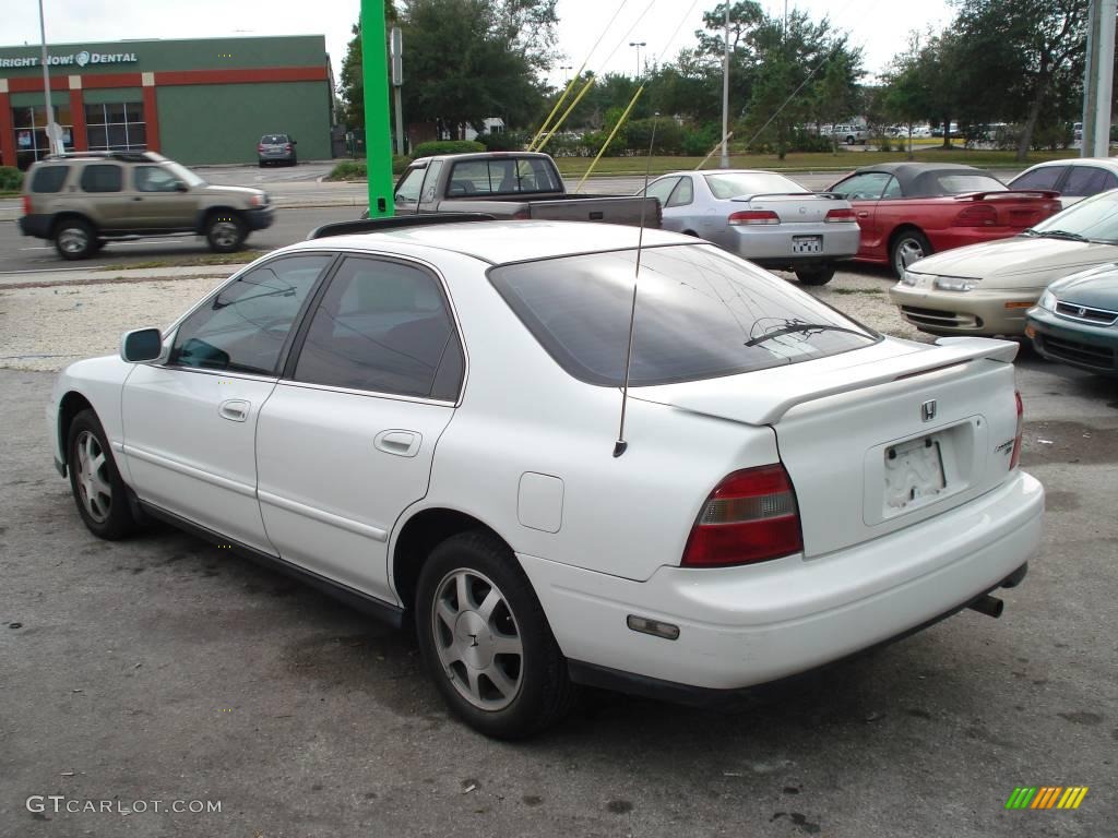 1995 Accord EX Sedan - Frost White / Beige photo #5