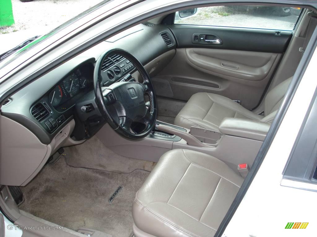 1995 Accord EX Sedan - Frost White / Beige photo #7