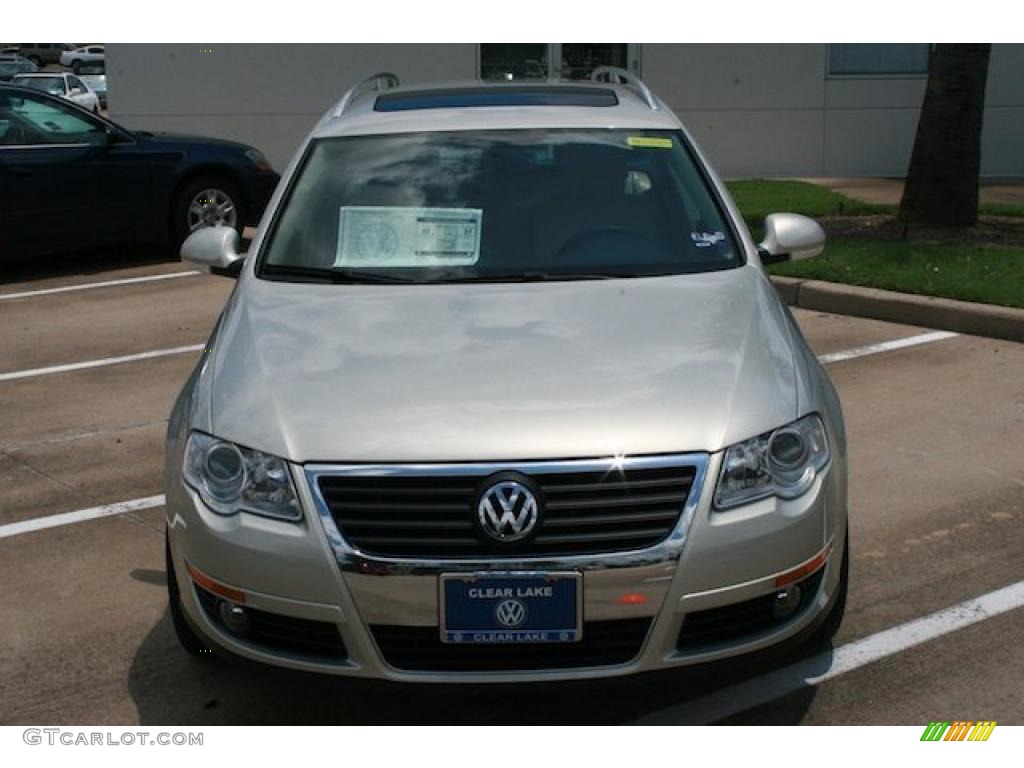 2010 Passat Komfort Wagon - White Gold Metallic / Cornsilk Beige photo #10