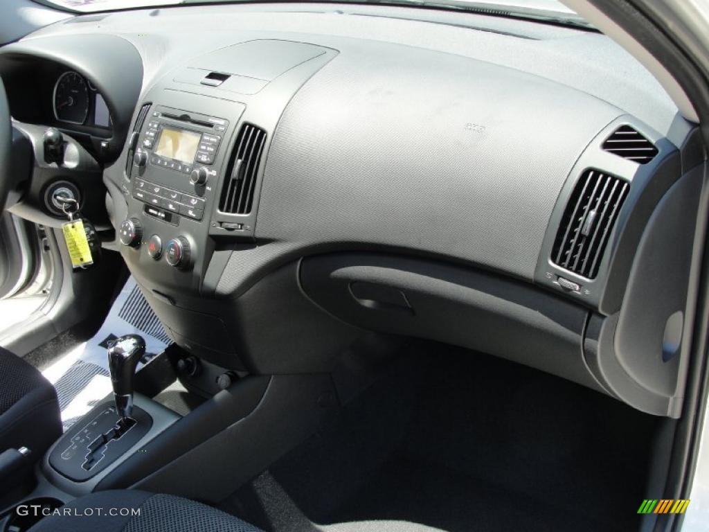 2009 Elantra Touring - Quicksilver / Black photo #26
