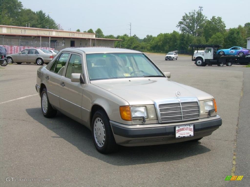 1992 E Class 300 E 4Matic Sedan - Desert Taupe Metallic / Beige photo #2