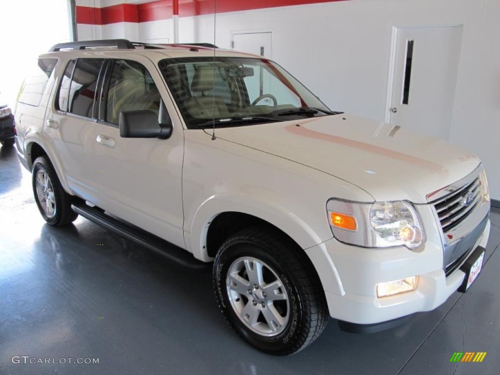 2010 Explorer XLT - White Platinum Tri-Coat / Camel photo #1